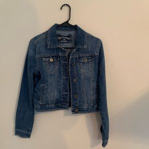 womens jean jacket size medium!!